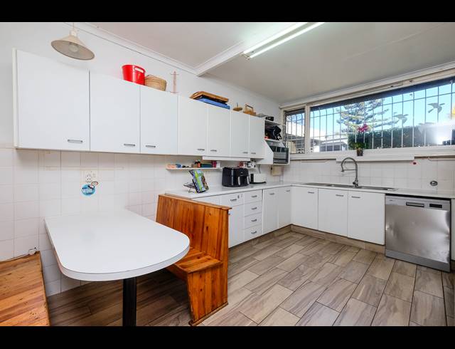 5 BEDROOM HOUSE TO LET IN WENDYWOOD
